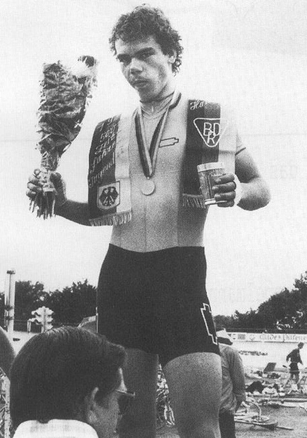 Robby Berg (RSV Wittekind Herford) – Er wurde am 31.7.1981 Deutscher Jugendmeister im 500m Zeitfahren auf der Radrennbahn in Hannover.